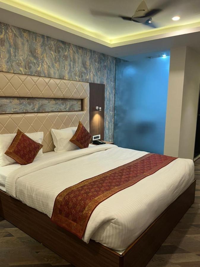 The Triumph Hotel Varanasi Exterior photo