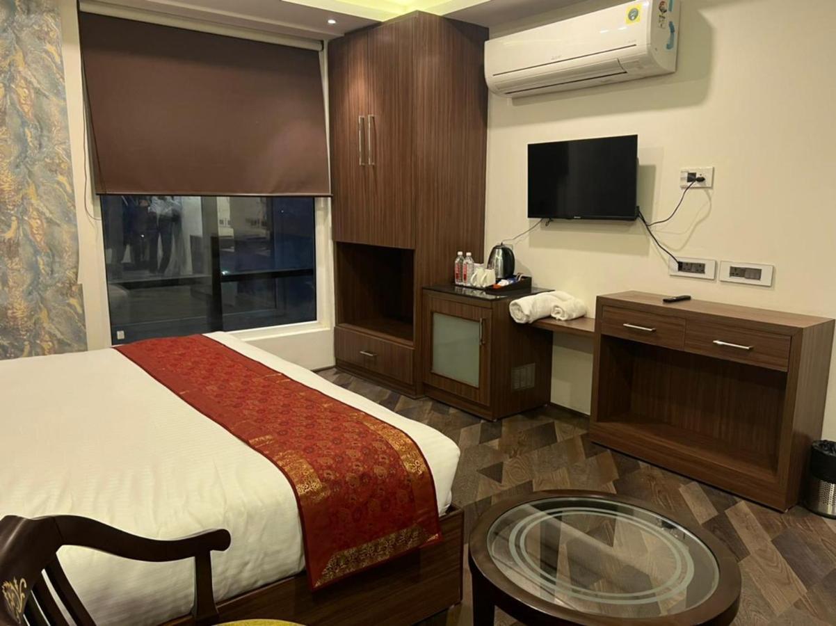 The Triumph Hotel Varanasi Exterior photo