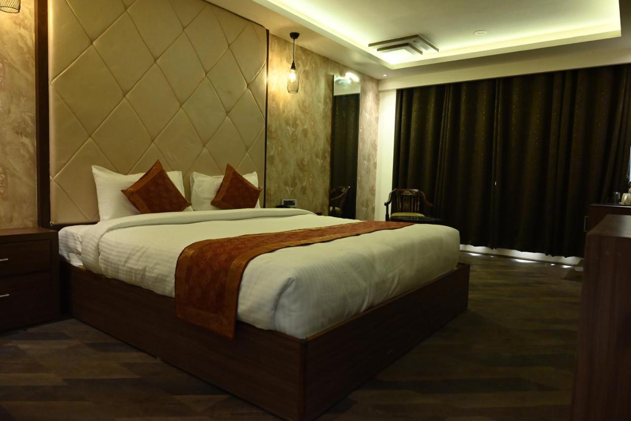 The Triumph Hotel Varanasi Exterior photo