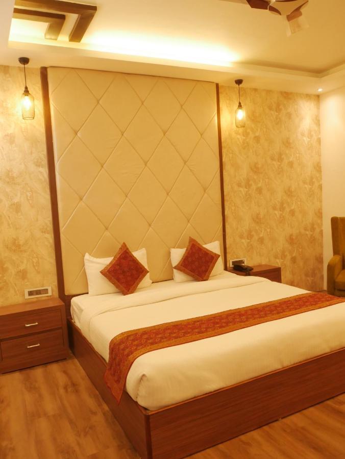 The Triumph Hotel Varanasi Exterior photo