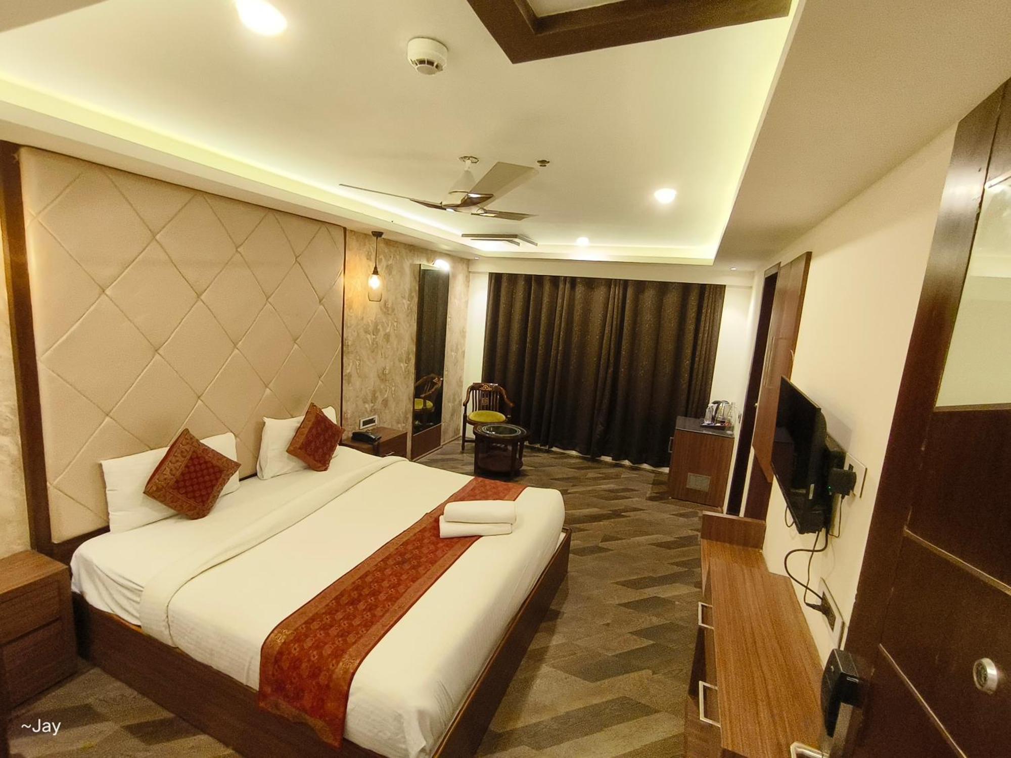 The Triumph Hotel Varanasi Exterior photo