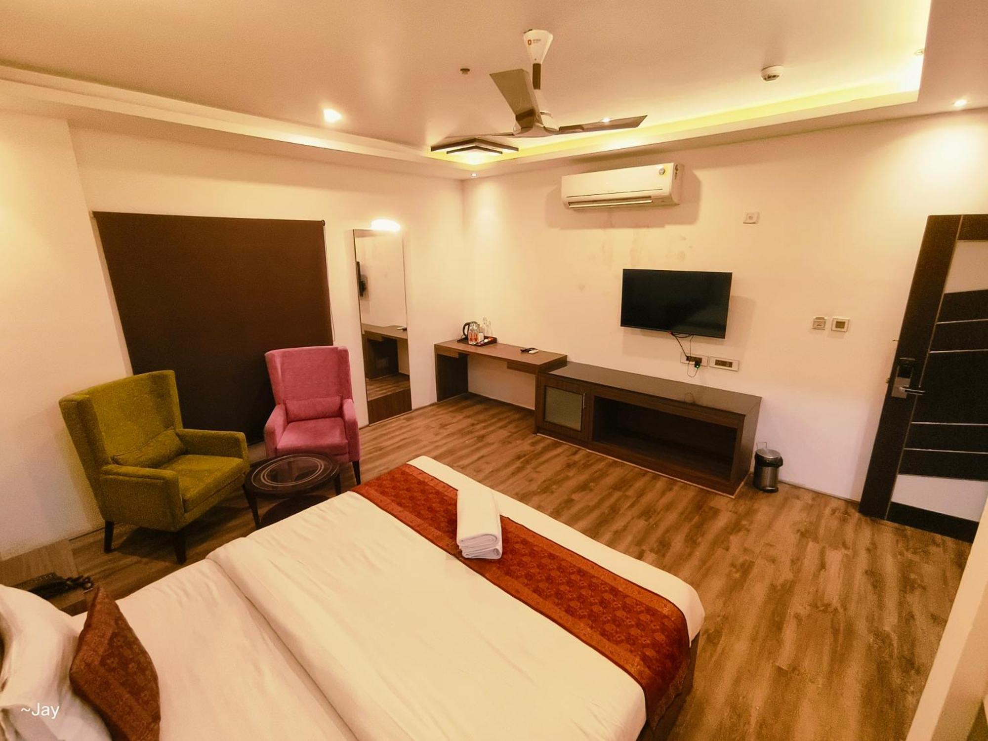 The Triumph Hotel Varanasi Exterior photo