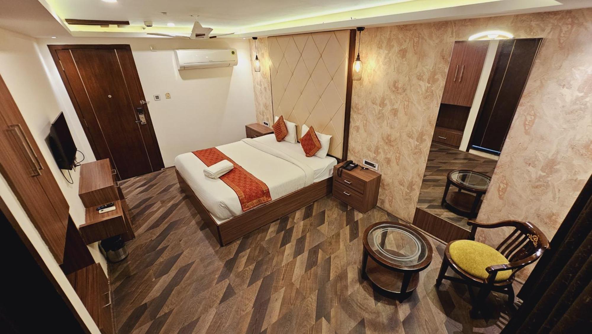 The Triumph Hotel Varanasi Exterior photo