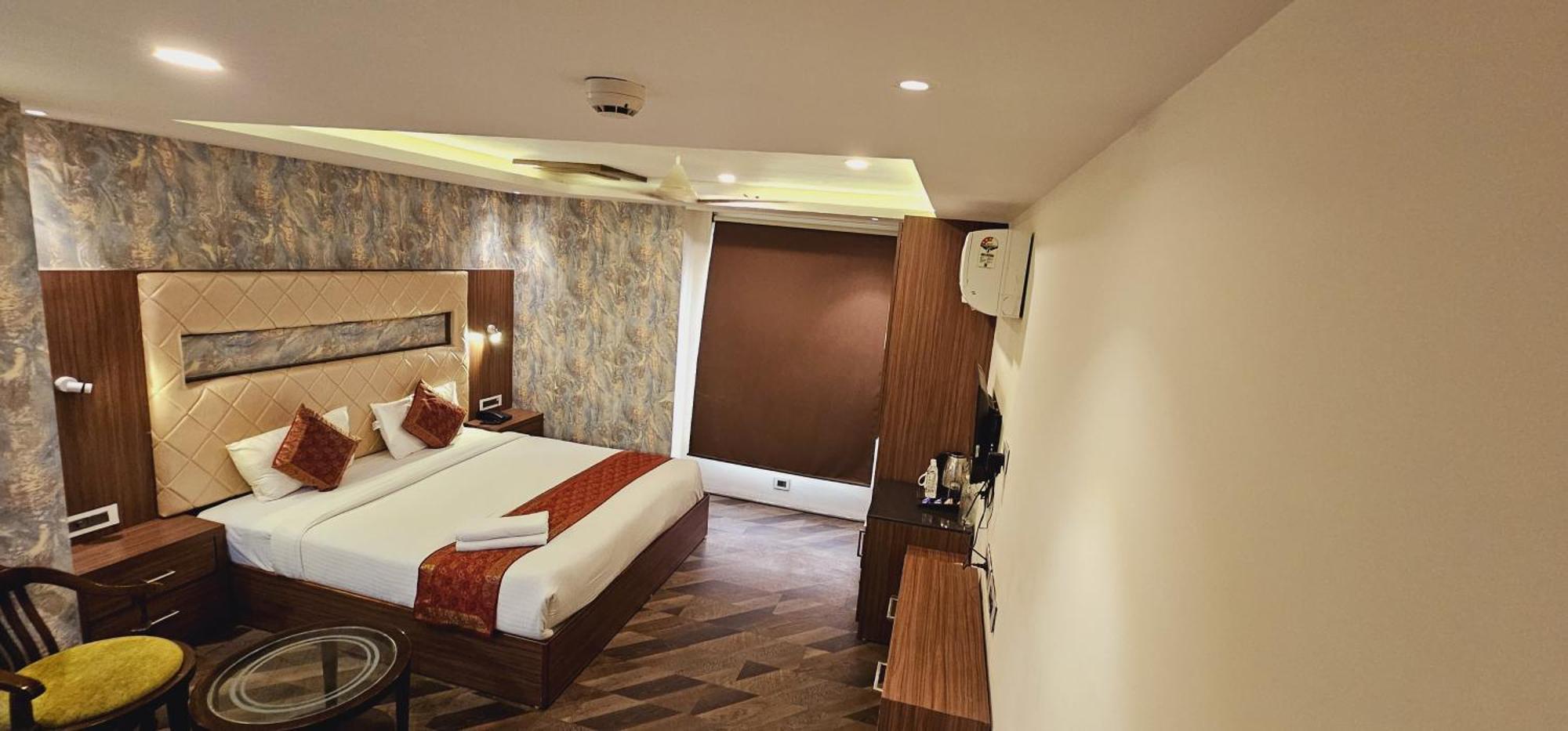 The Triumph Hotel Varanasi Exterior photo