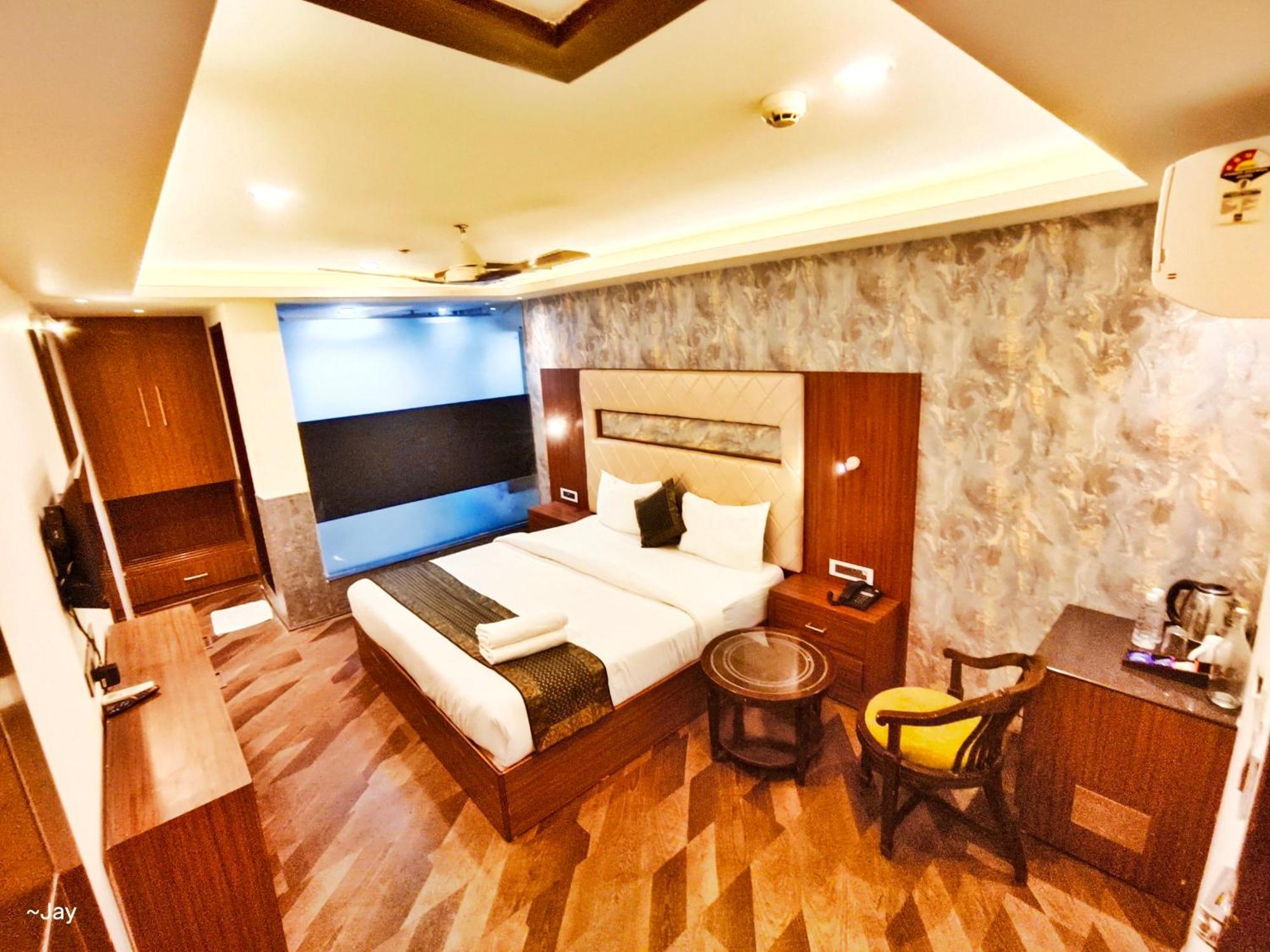 The Triumph Hotel Varanasi Exterior photo